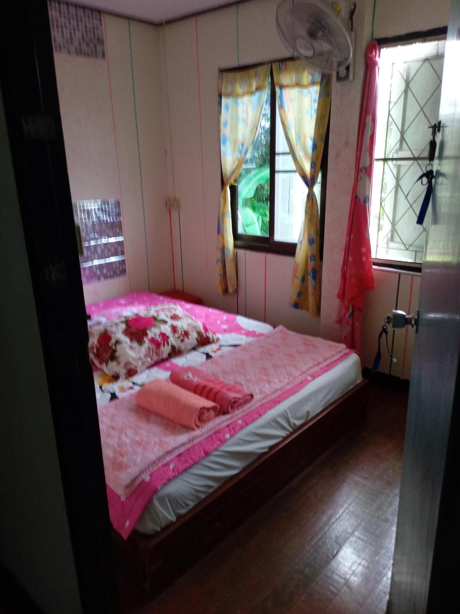 Np Guesthouse Trat Exteriér fotografie